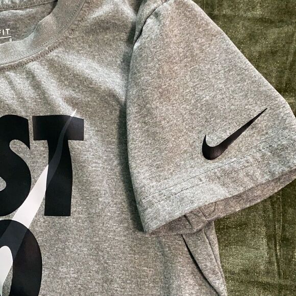 Gray Nike Dri Fit Short Sleeve 6-7 YRS - Picture 4 of 6